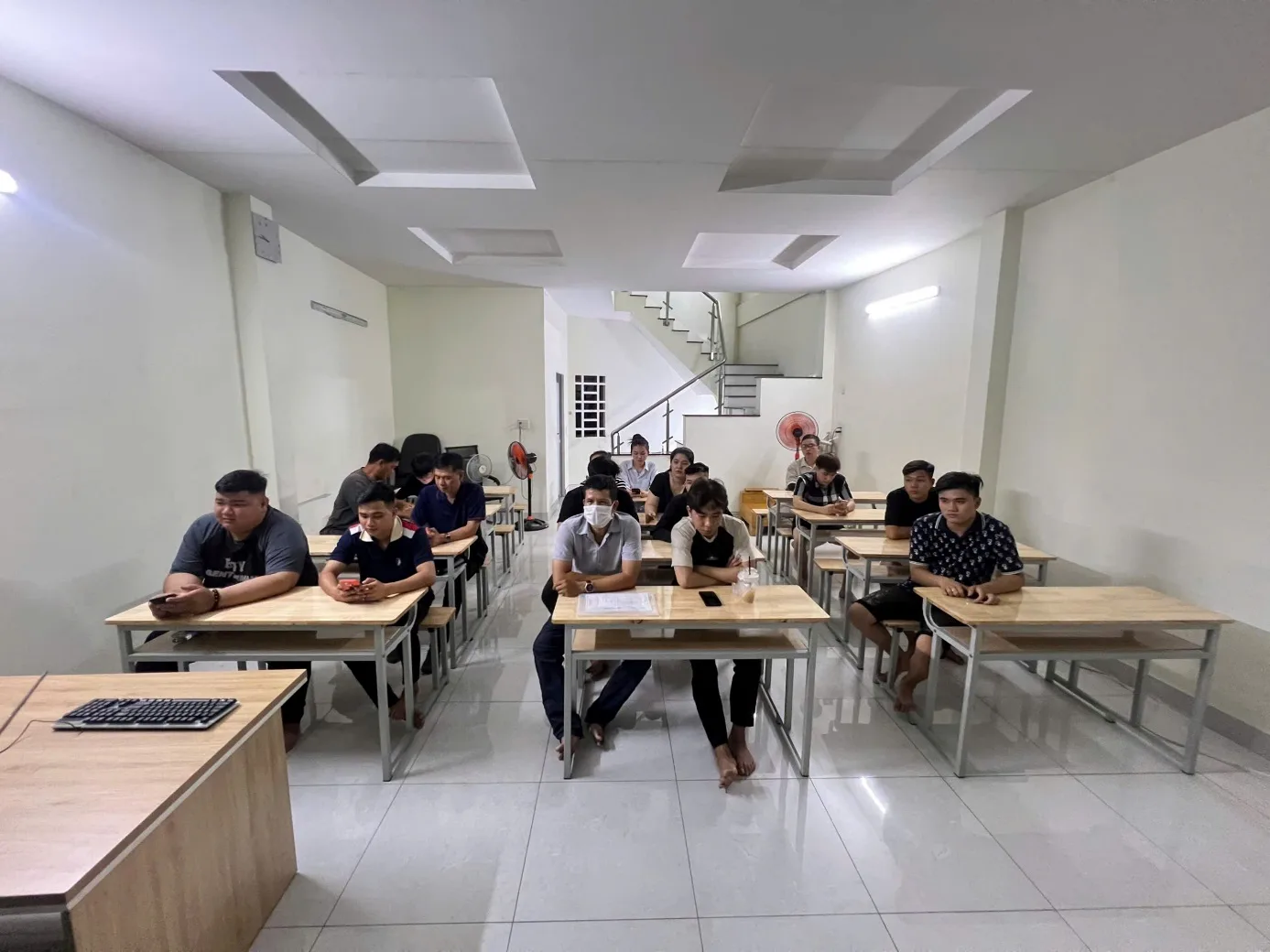 Lớp học lý thuyết tại Tiến Thắng