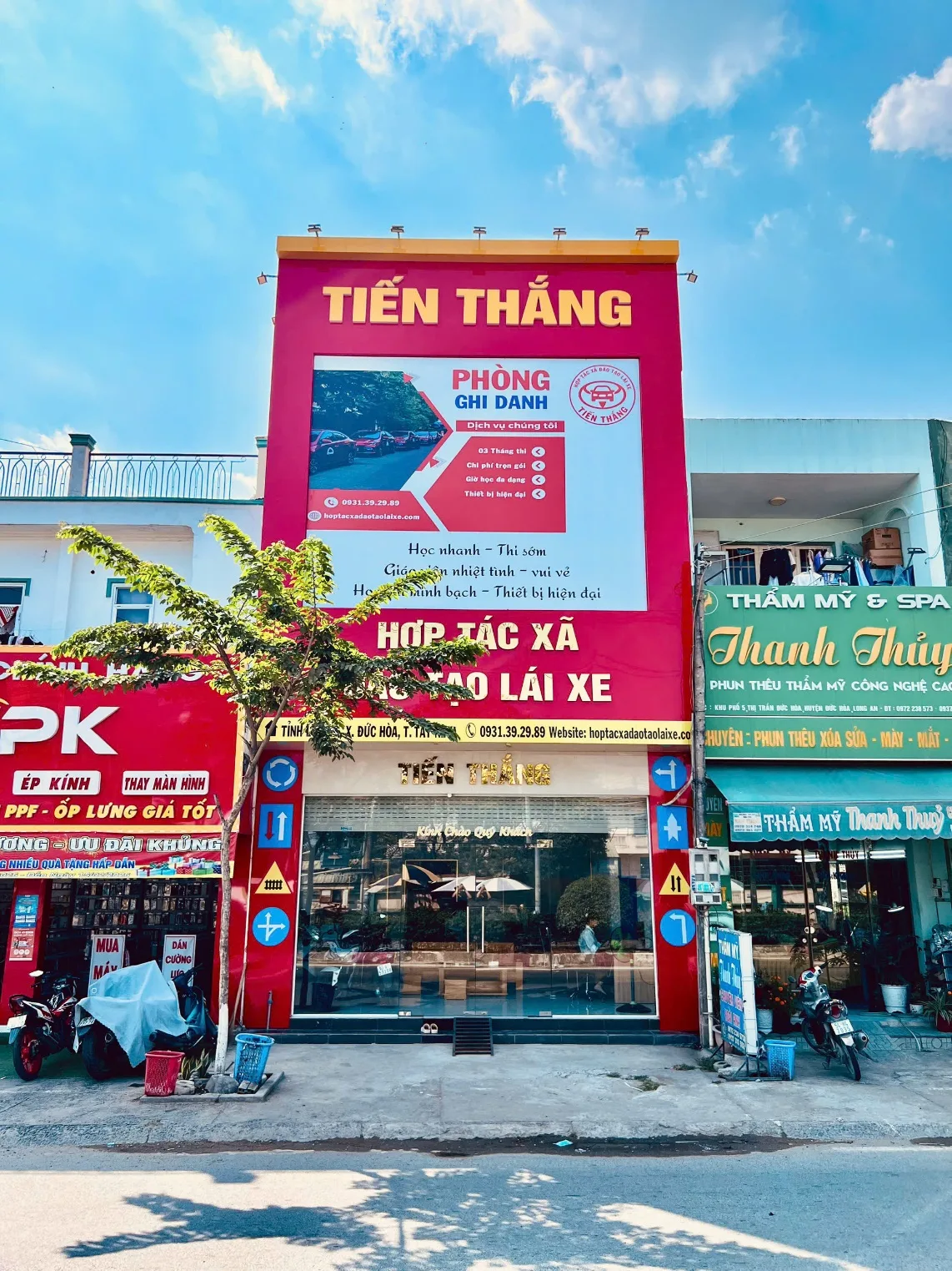 Mặt tiền văn phòng HTX Đào tạo lái xe Tiến Thắng